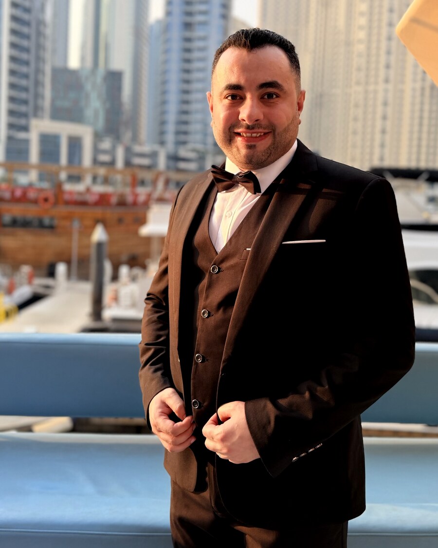 د. حسام محمد، طبيب مرخّص من هيئة الصحة بدبي يمارس طب التجميل في دبي